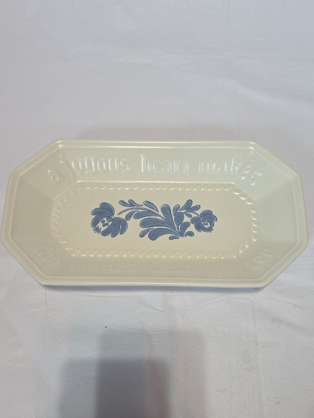Pfaltzgraff Yorktowne Bread Tray "A Joyous Heart Makes the Loaves Taste Better"